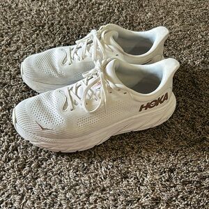 Hokas Arahi 7 women’s size 9